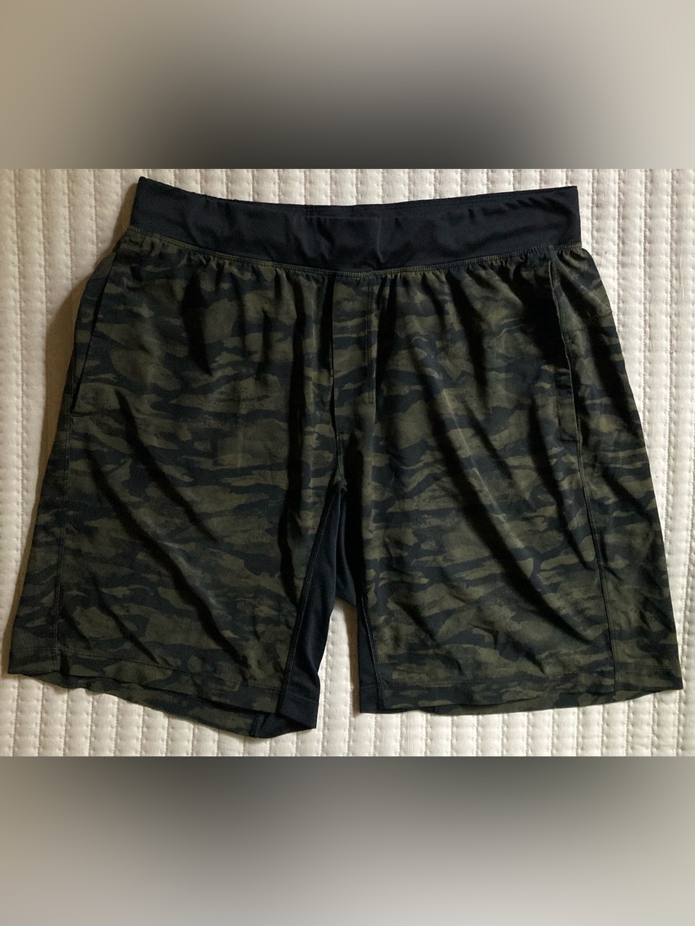 Lululemon T.H.E. Athletic Shorts Men’s XL 9” Green Black Camo Gym Running Yoga
